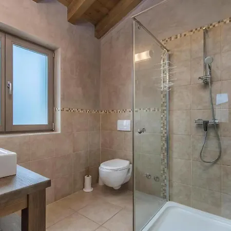 Leonardo Holiday home Jursici