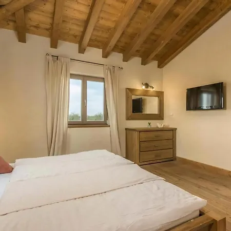 Leonardo Holiday home Jursici