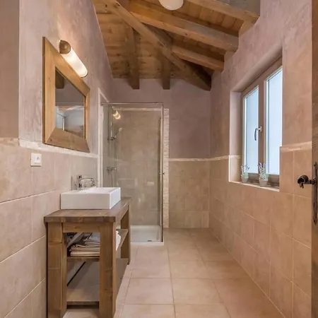 Leonardo Holiday home Jursici